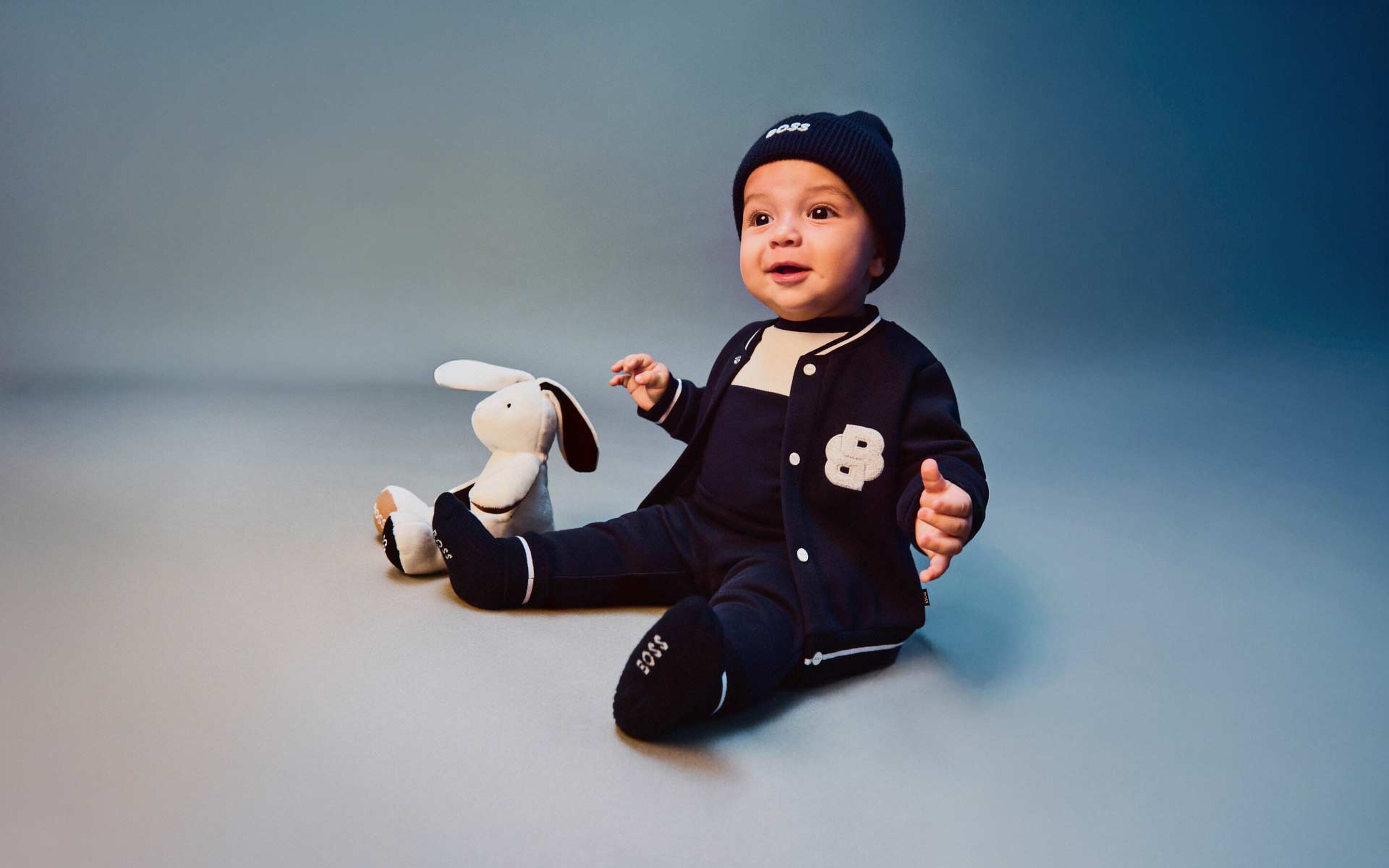 De babykleding en accessoires van het merk BOSS bij Kids around