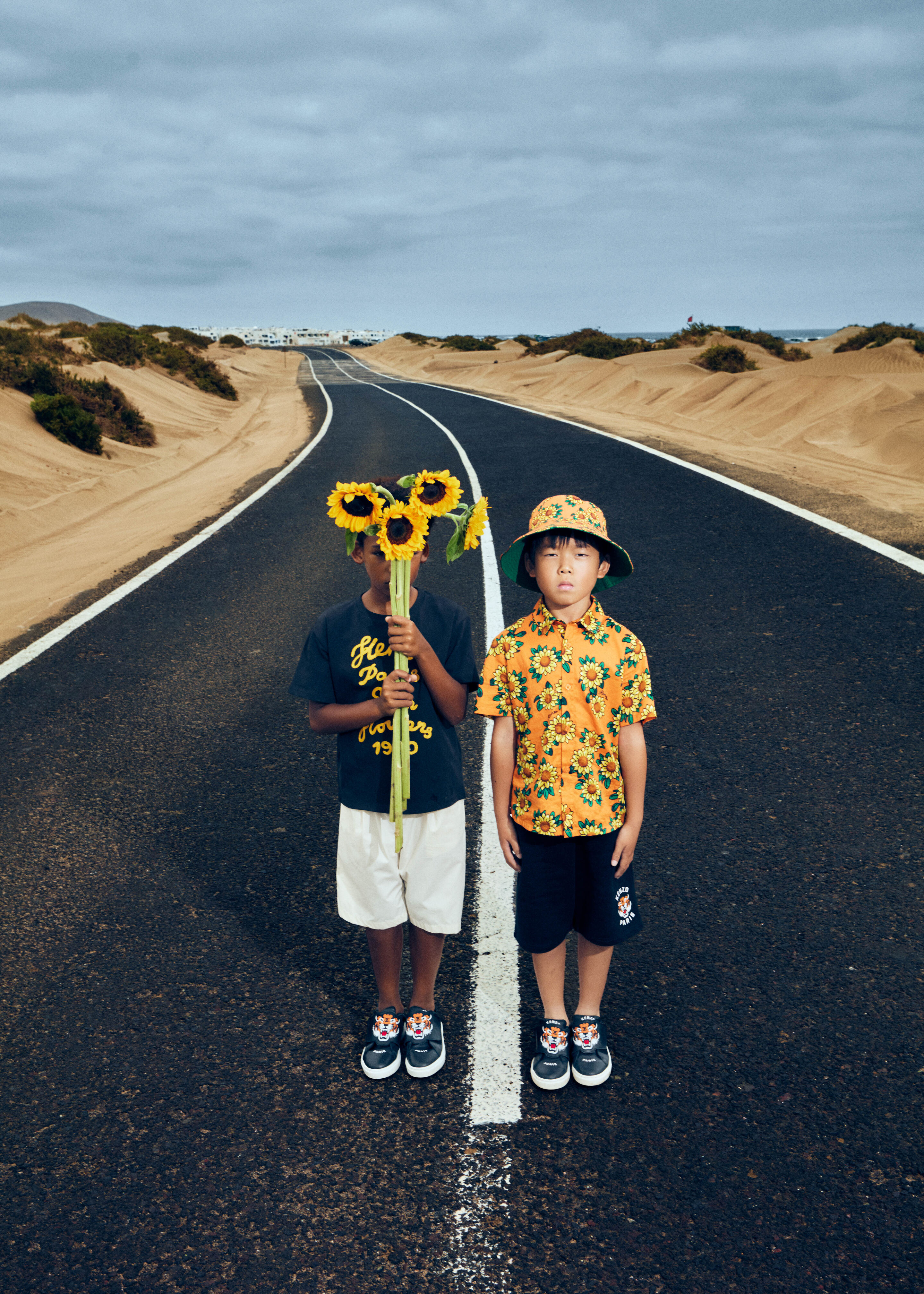 Kenzo kindermode voor meisjes en jongens: bloemenlooks met zonnebloemen, kleurrijke premium en luxe mode bij Kidsaround