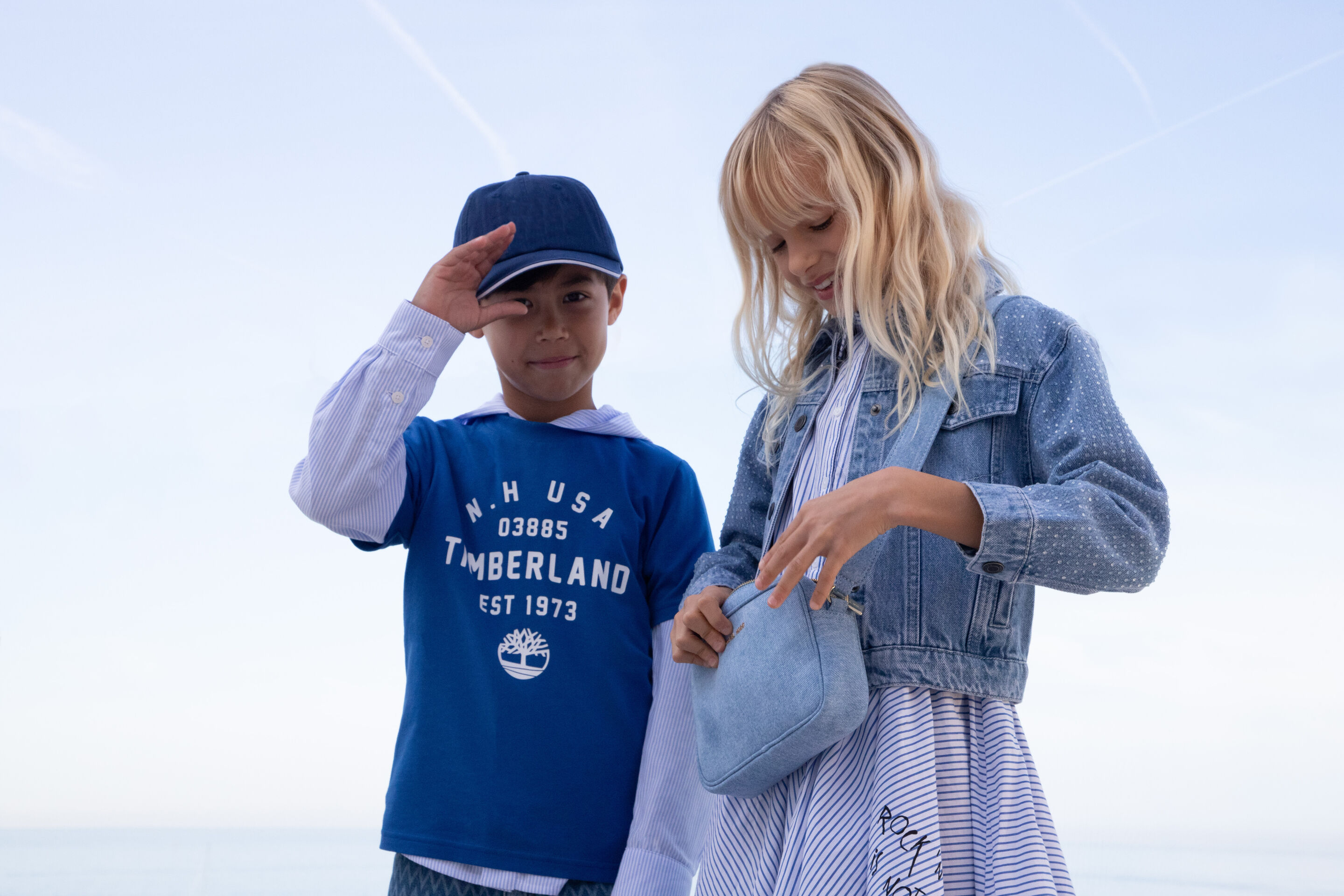 Chic blue and white look for girls and boys – elegant summer outfits with a marine touch