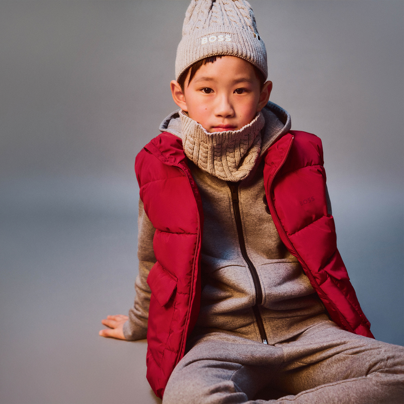 Nekwarmer met badge BOSS 
                        BOY