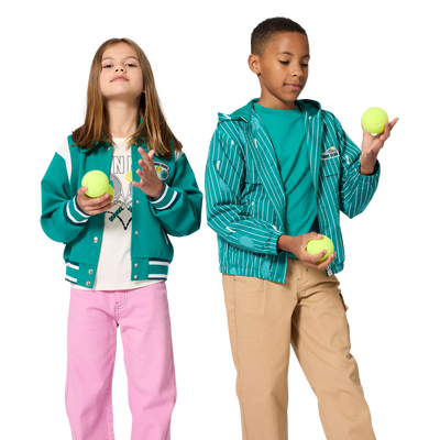 VEST MET DRUKKNOPEN KIDS AROUND GIRL