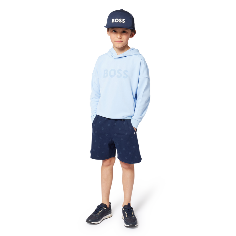 Sneakers van twee materialen