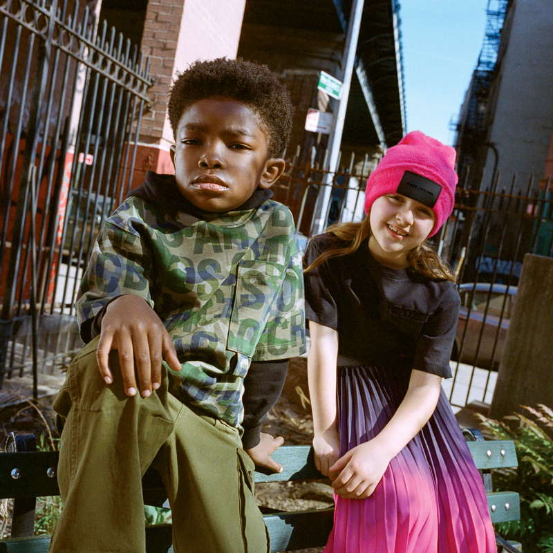 Broek met veel zakken MARC JACOBS 
                        UNISEX