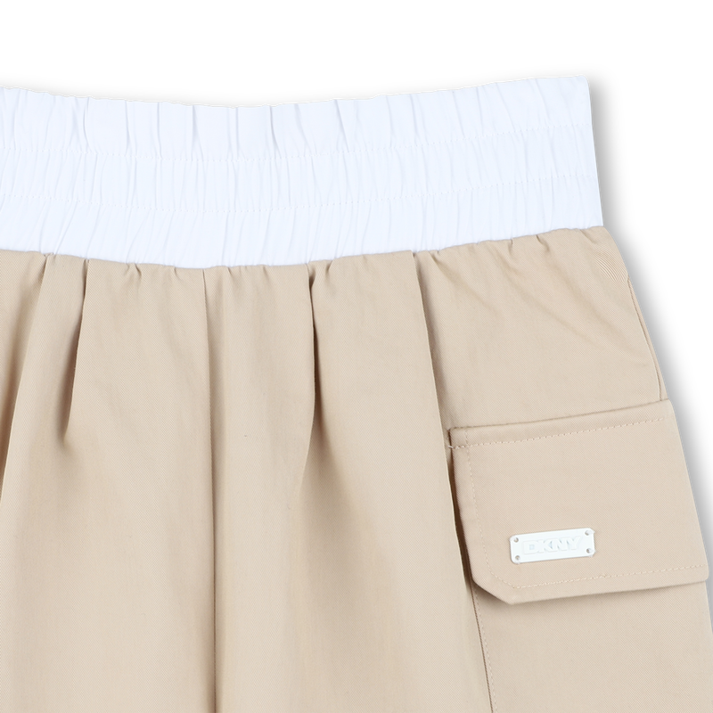Short met klepzakjes DKNY 
                        GIRL