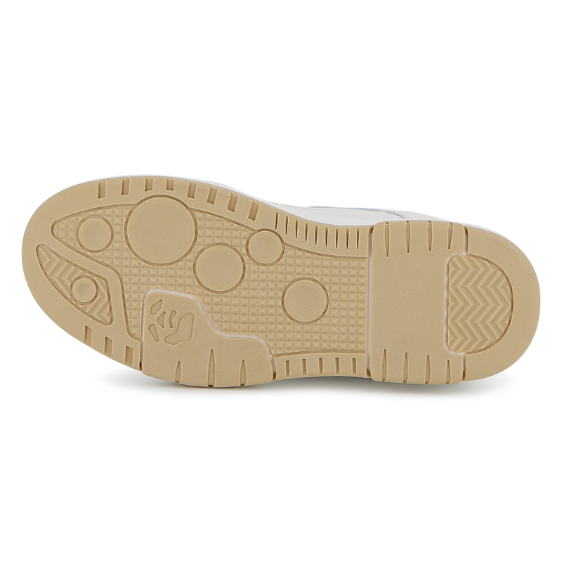 SNEAKERS MET VETERS DKNY 
                        BOY