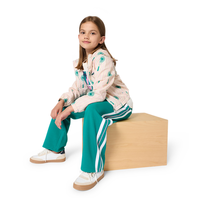 WINDJACK MET CAPUCHON KIDS AROUND GIRL