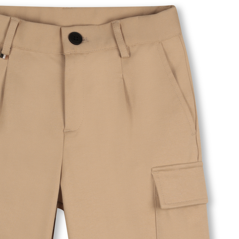 Effen bermuda met zakken BOSS 
                        BOY