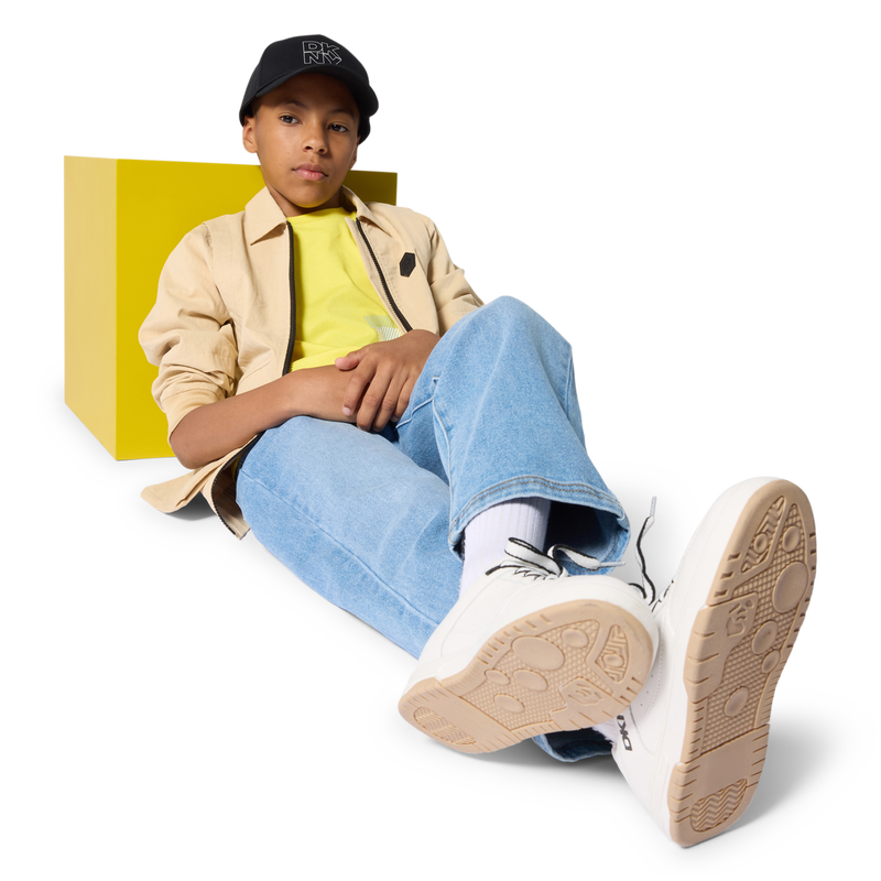 JEANS MET 5 ZAKKEN DKNY 
                        UNISEX