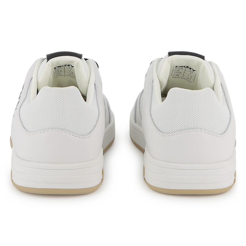 SNEAKERS MET VETERS DKNY 
                        BOY