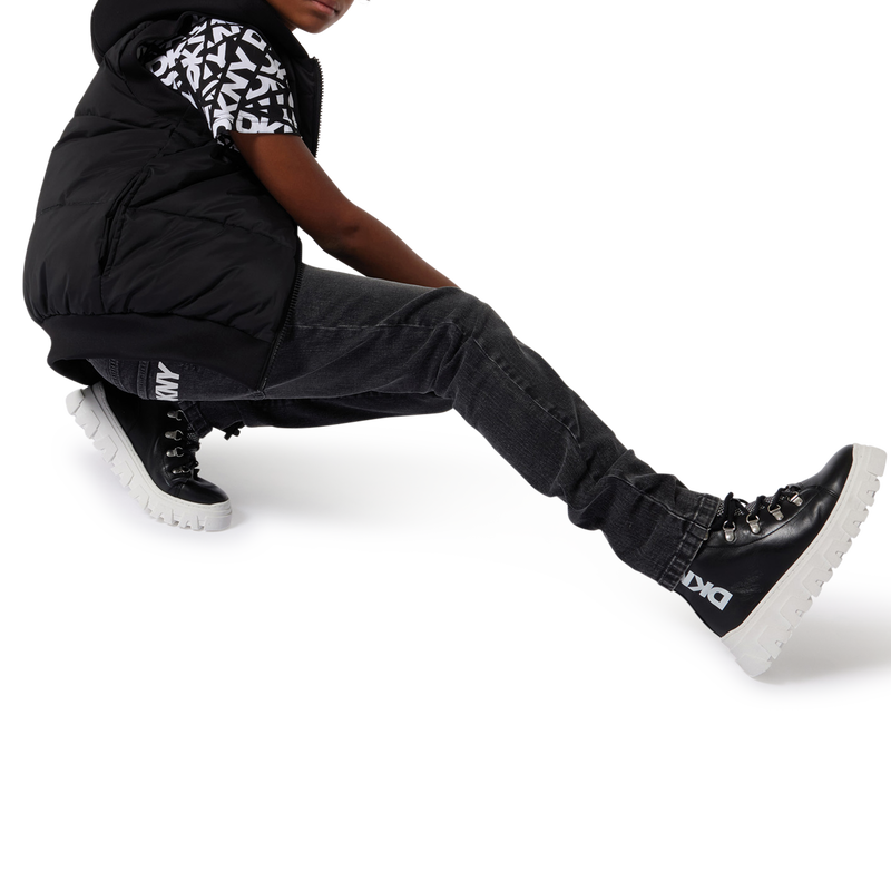 Jeans 5 zakken DKNY 
                        UNISEX