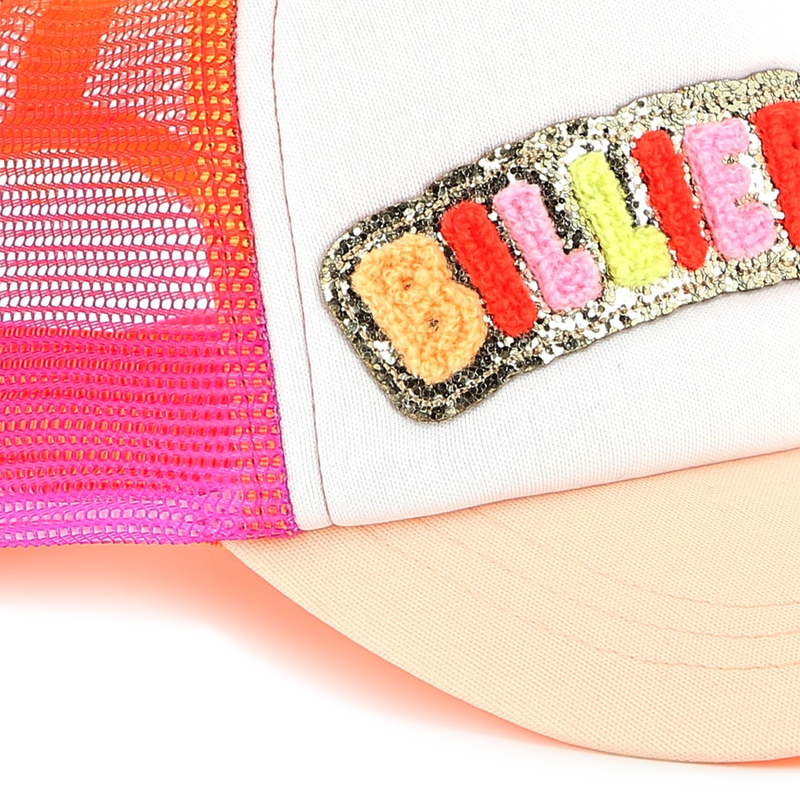 Pet met badge in boucl&eacute; BILLIEBLUSH 
                        GIRL