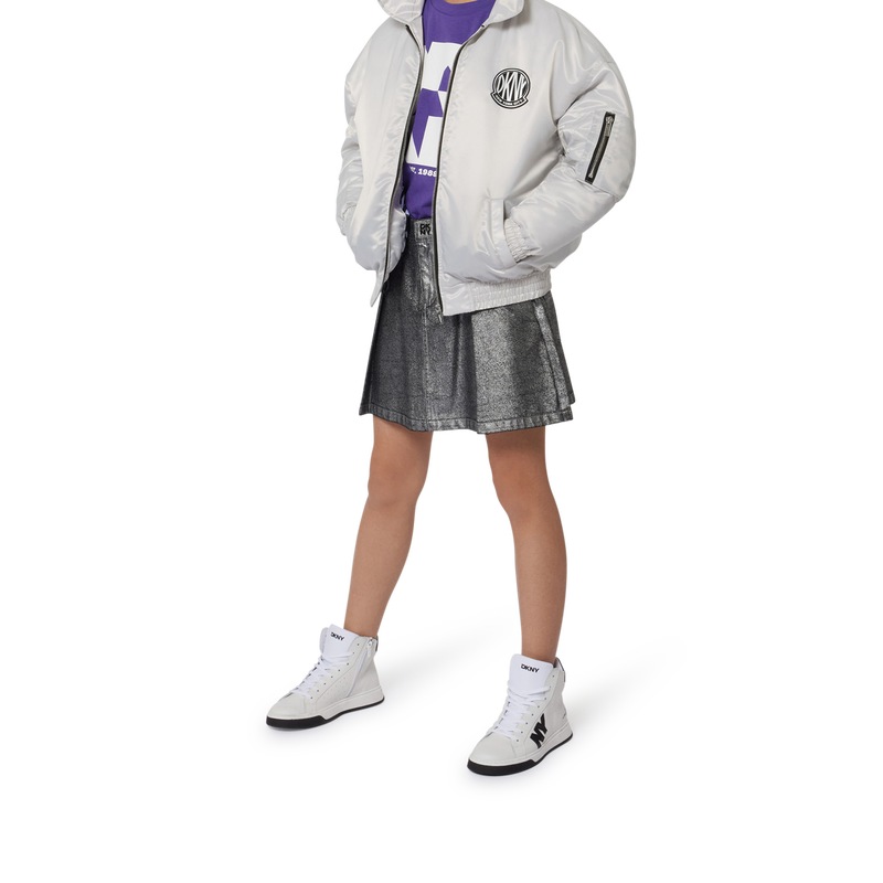 Muts van tricot met omslag DKNY 
                        GIRL