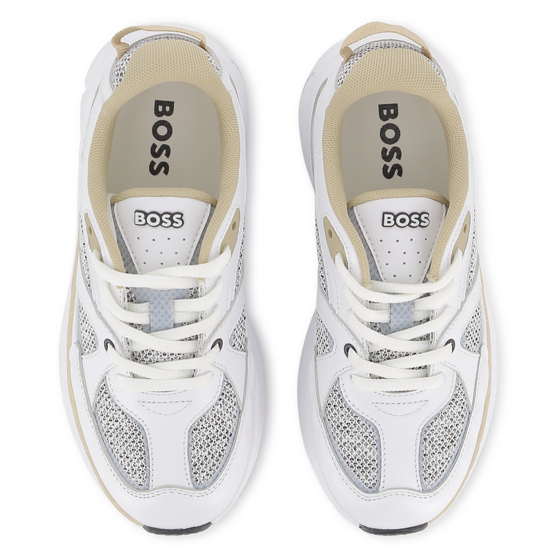 Sneakers met veters