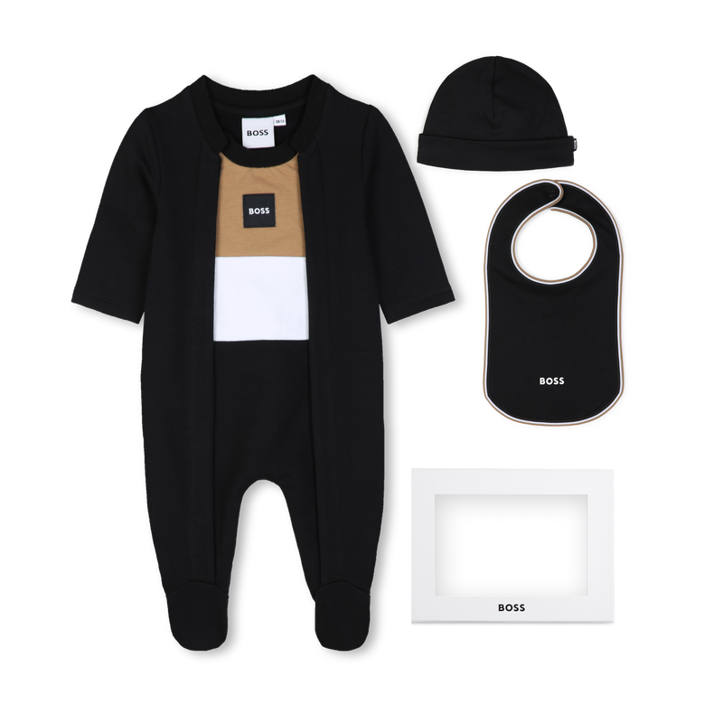 Pyjama set, muts en slabbetje BOSS 
                        JONGEN