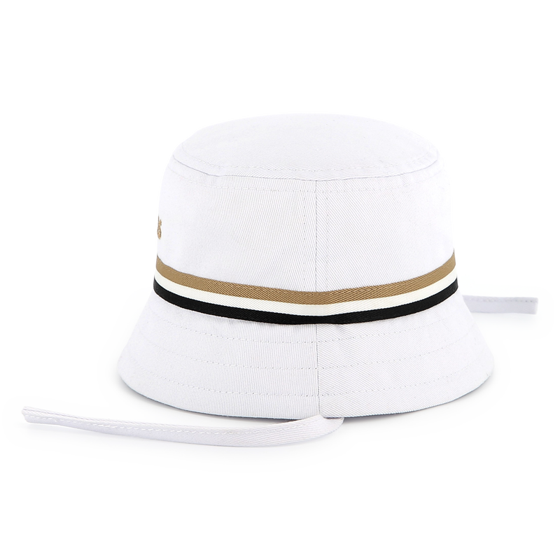 Geborduurd hoedje met koordjes BOSS 
                        BOY