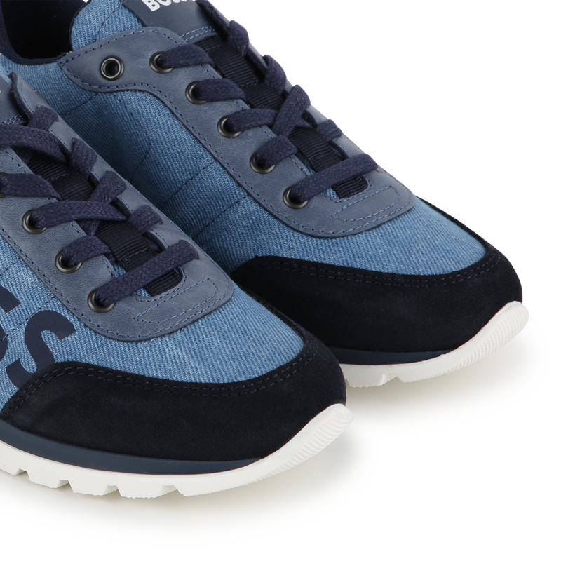 Sneakers met veters