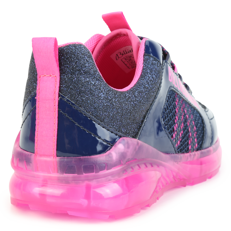 Lage gelakte sneakers