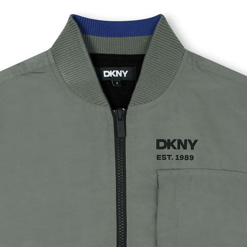 Jas met ritssluiting DKNY 
                        BOY