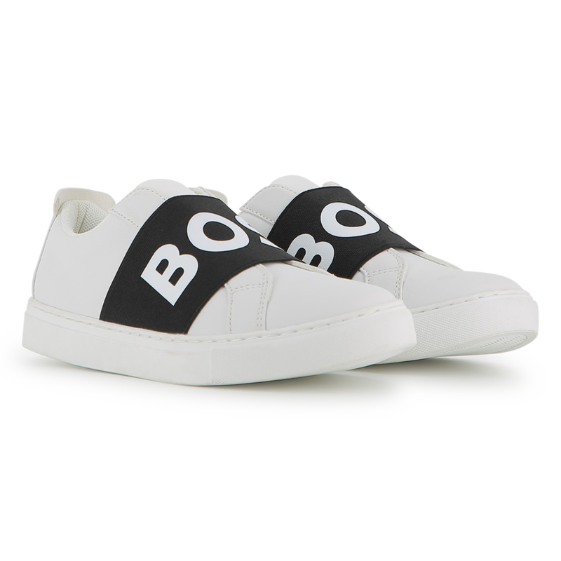 De sneaker van de faux BOSS 
                        JONGEN