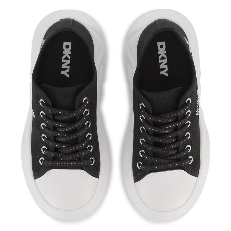 SNEAKERS MET VETERS DKNY 
                        GIRL