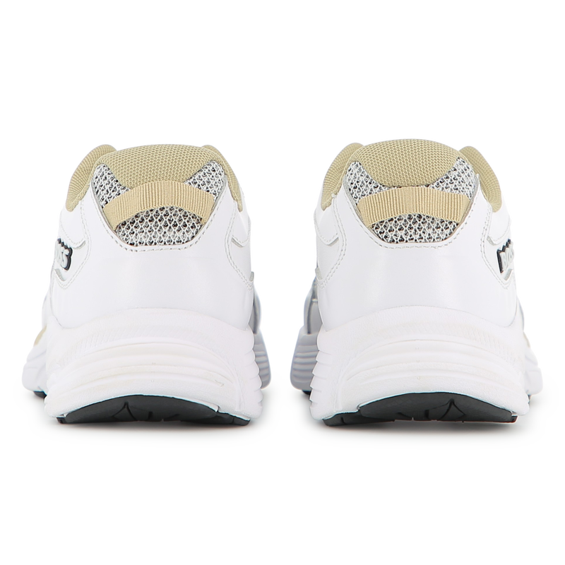 Sneakers met veters