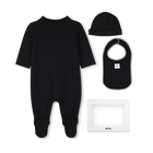 Pyjama set, muts en slabbetje BOSS 
                    JONGEN
