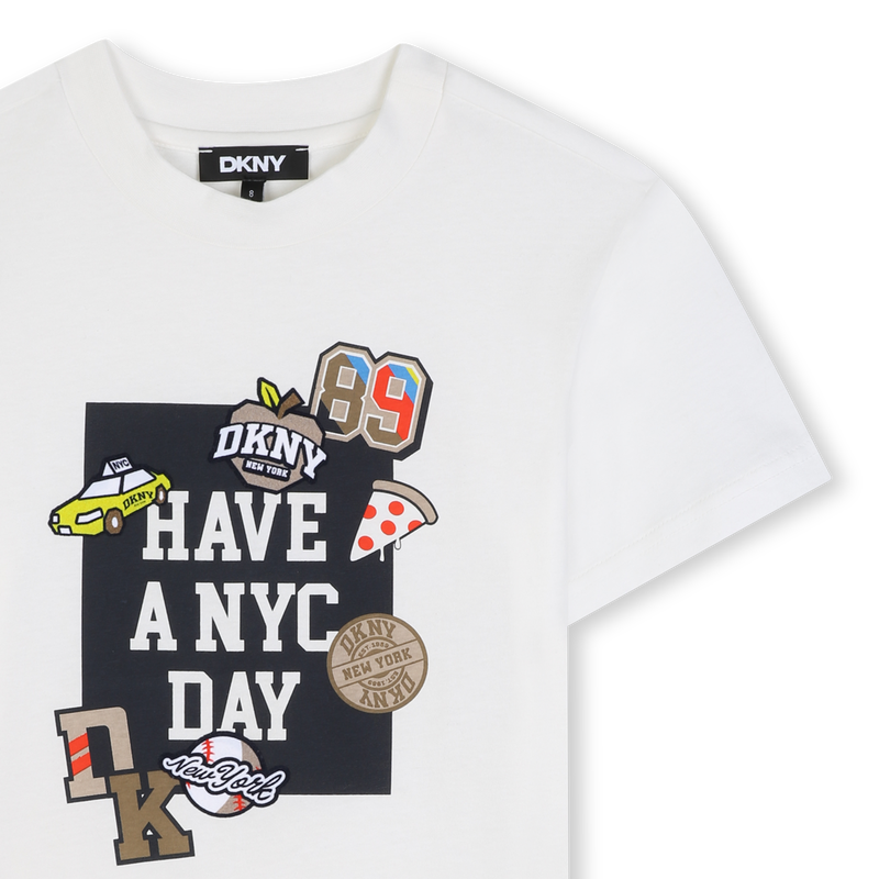 T-shirt met korte mouwen DKNY 
                        BOY