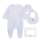 Pyjama set, muts en slabbetje BOSS 
                    JONGEN