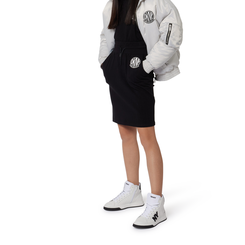 Pet met merknaam DKNY 
                        GIRL