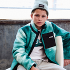 Vest van pluche stof HUGO 
                    BOY