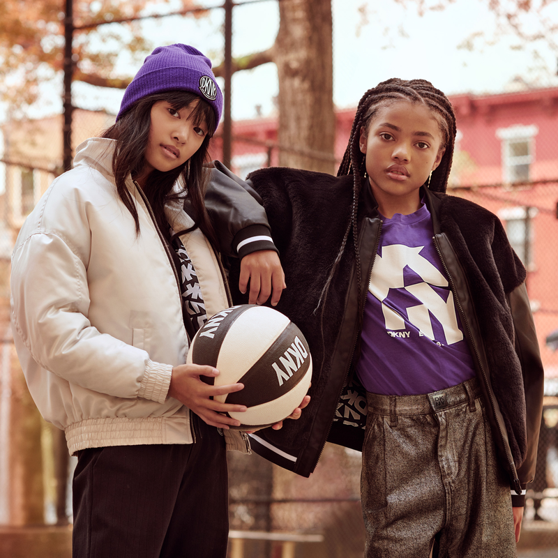 Muts van tricot met omslag DKNY 
                        GIRL