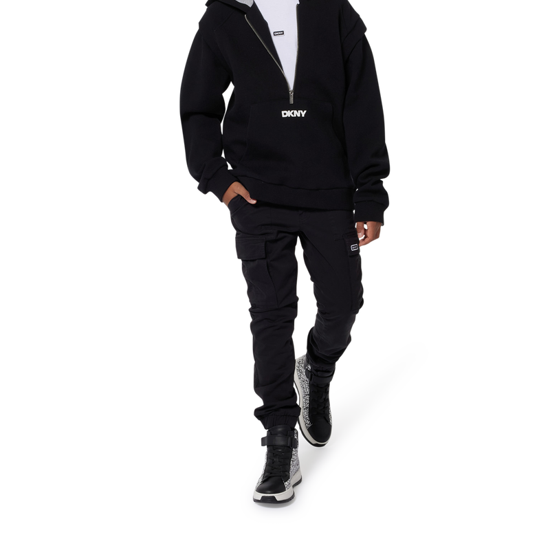 Katoenen broek met zakken DKNY 
                        BOY