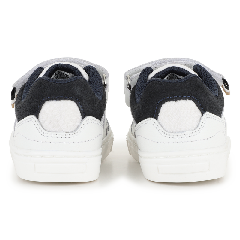 SNEAKERS MET KLITTENBANDSTREPEN BOSS 
                        BOY