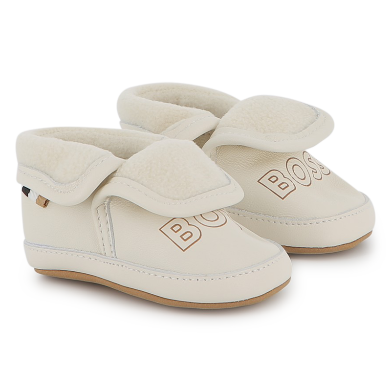 Zachte pantoffels van schapenvacht BOSS 
                        UNISEX