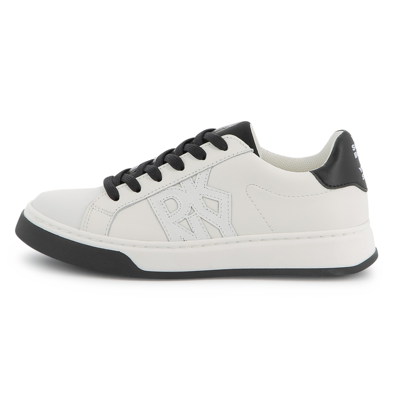 Leren sneakers met veters DKNY 
                        UNISEX