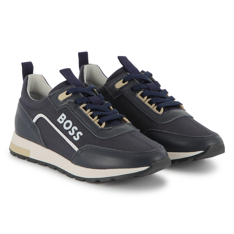 Sneakers van twee materialen