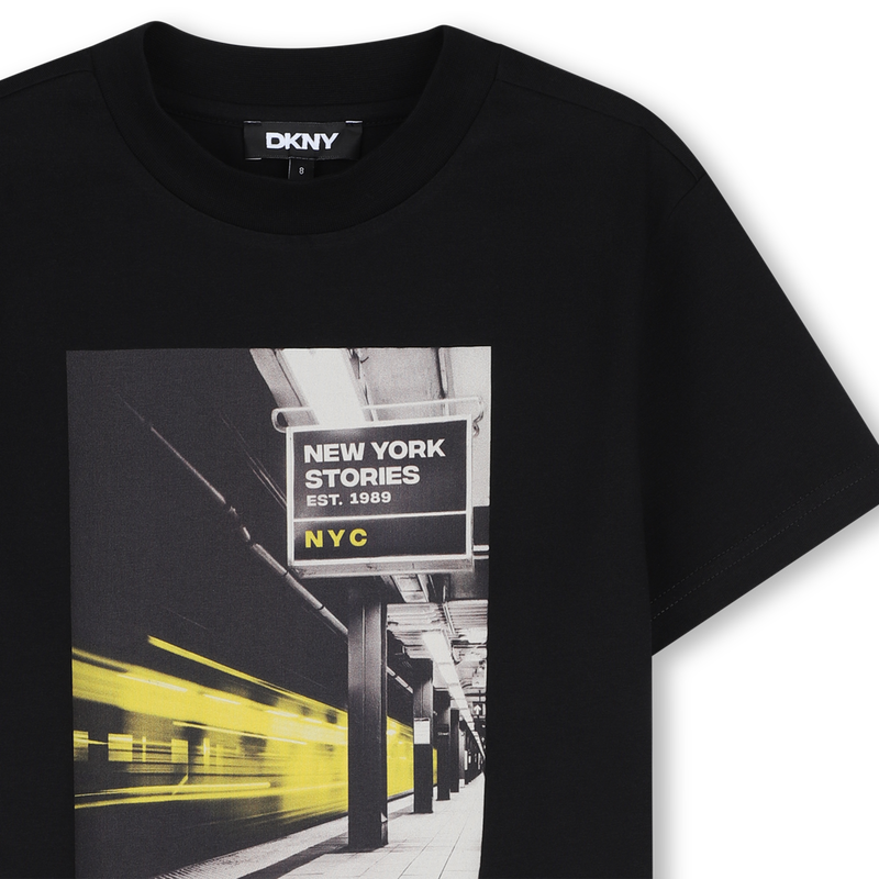 T-shirt met korte mouwen DKNY 
                        BOY